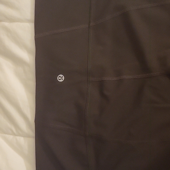 ✨️NWOT✨️ Lululemon Leggings Never Worn - Picture 3 of 3